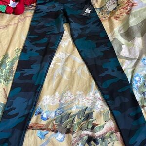 The perfect hot yoga leggings in the perfect color. Blue/teal camo! XS new w tag